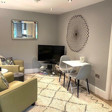The Lodge Chester - Luxury Apartment For Two, With Free Parking! Hough Green 외부 사진